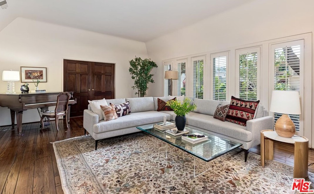 268 Rexford Dr, Beverly Hills CA  90210-4908 exterior