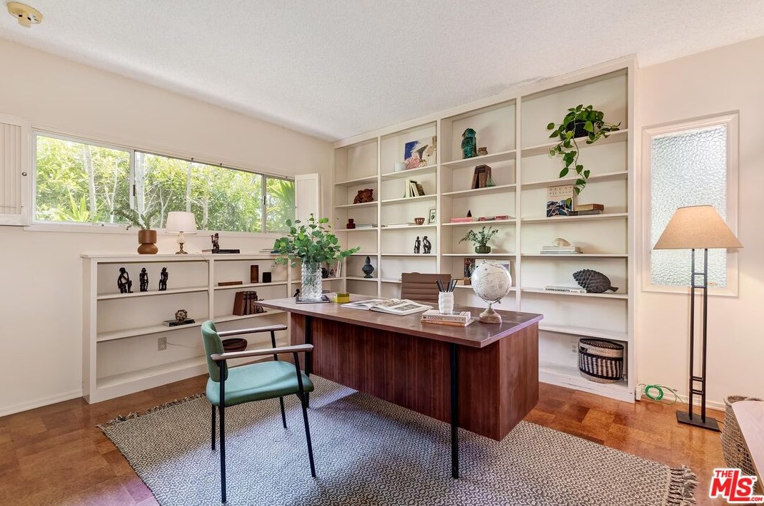 268 Rexford Dr, Beverly Hills CA  90210-4908 exterior