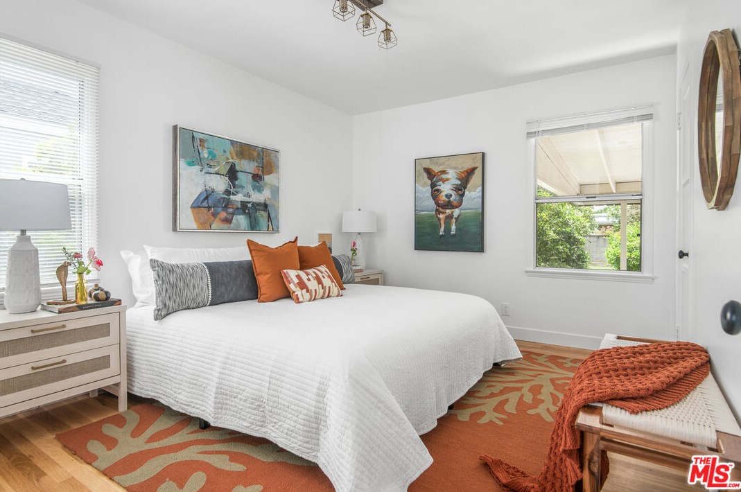 6501 Yarmouth Ave, Los Angeles CA  91335-6217 exterior