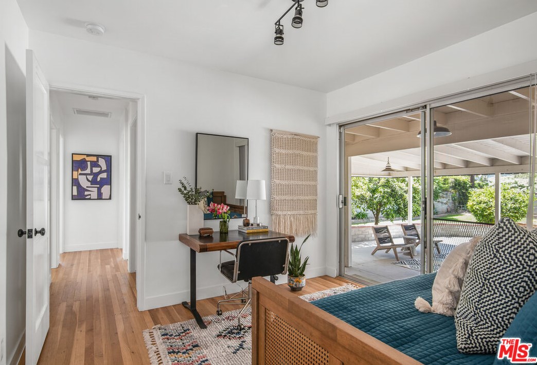 6501 Yarmouth Ave, Los Angeles CA  91335-6217 exterior