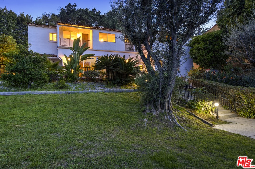 2053 De Mille Dr, Los Angeles, CA 90027-1707