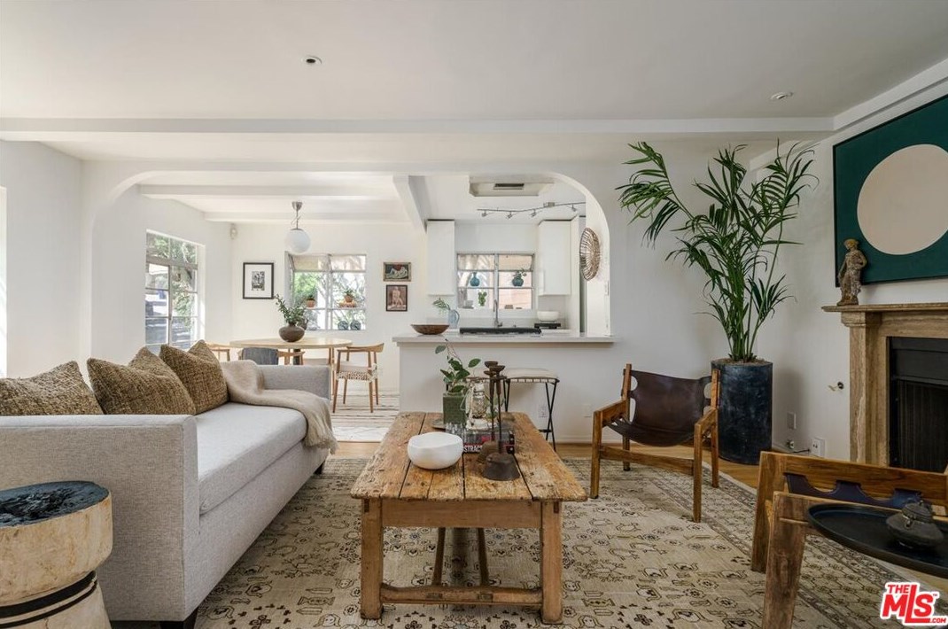 8211 Kirkwood Dr, Los Angeles, CA 90046-1923