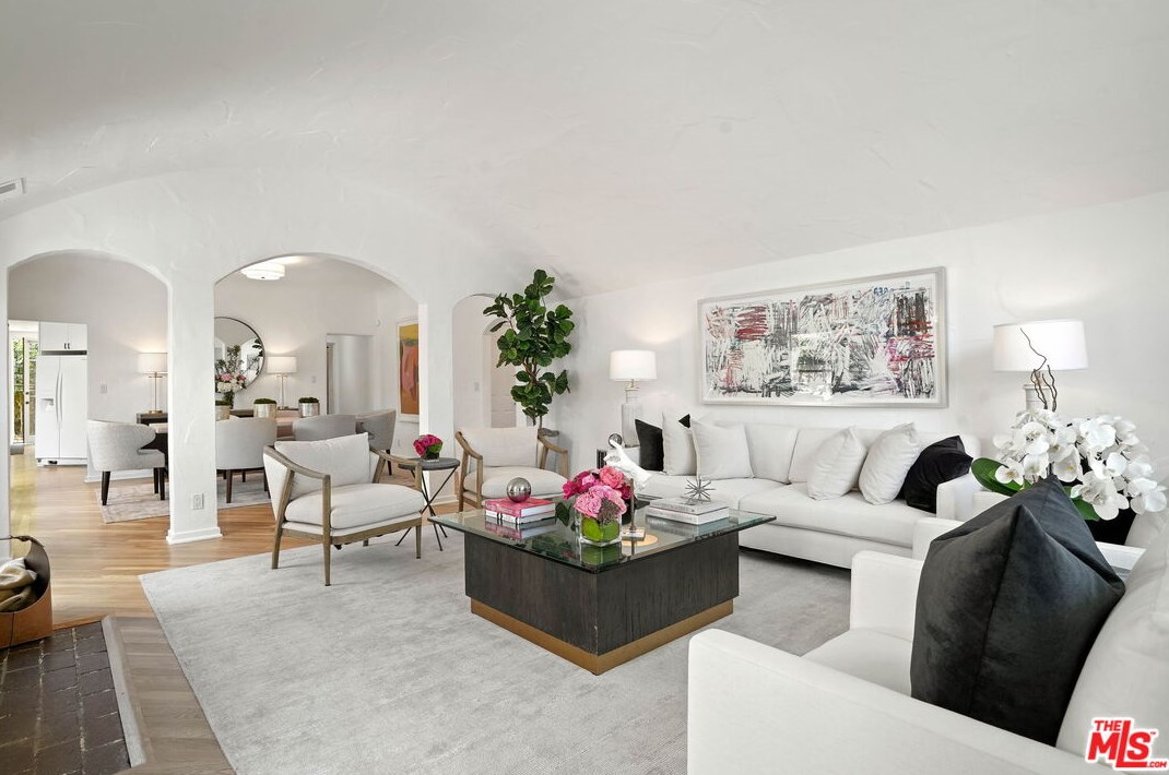 210 S Le Doux Rd, Beverly Hills, CA 90211