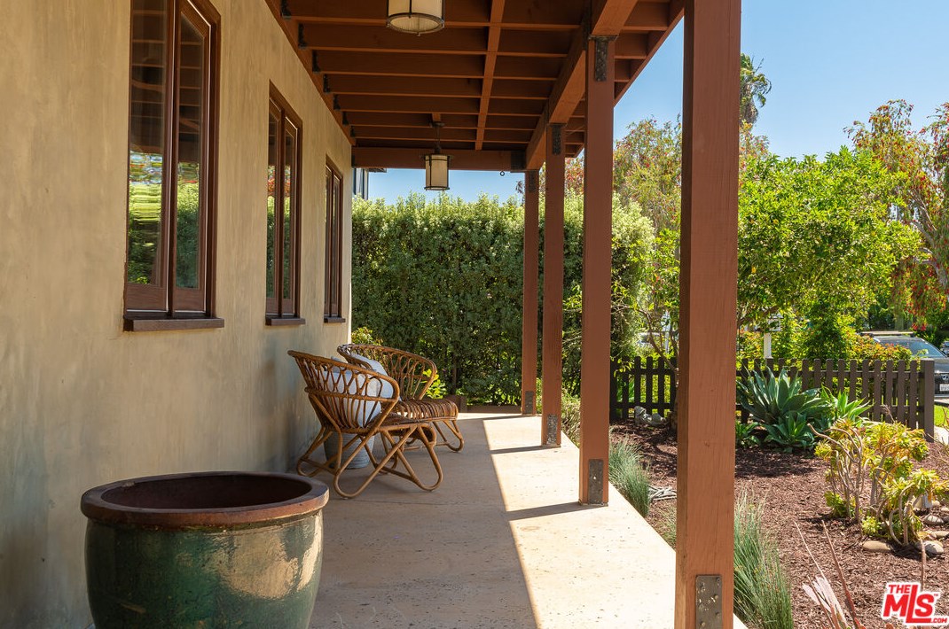 3316 Corinth Ave, Los Angeles, CA 90066-1313