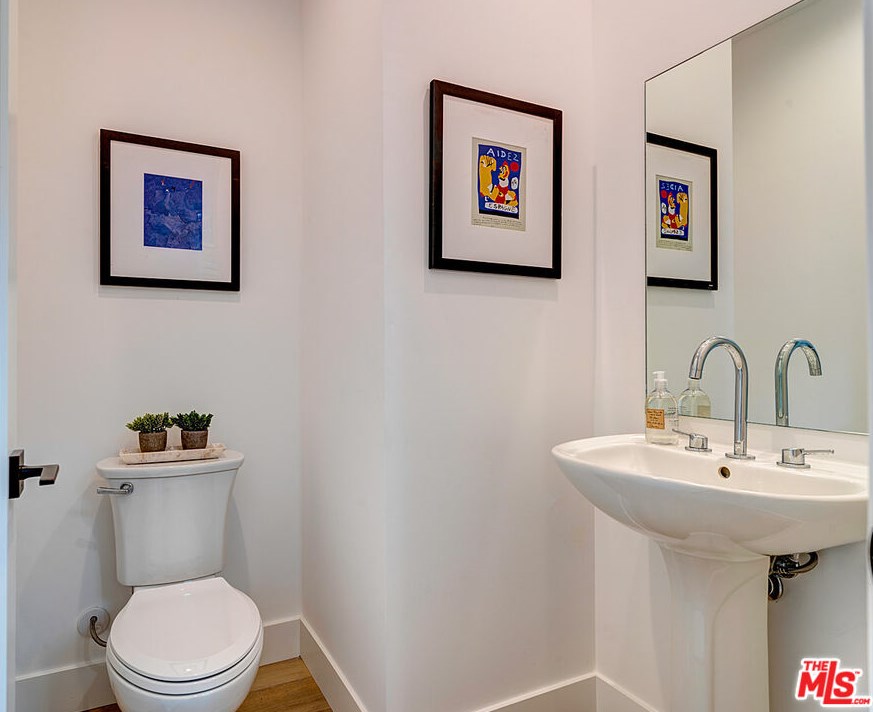 10560 Ayres Ave, Los Angeles CA  90064-3343 exterior