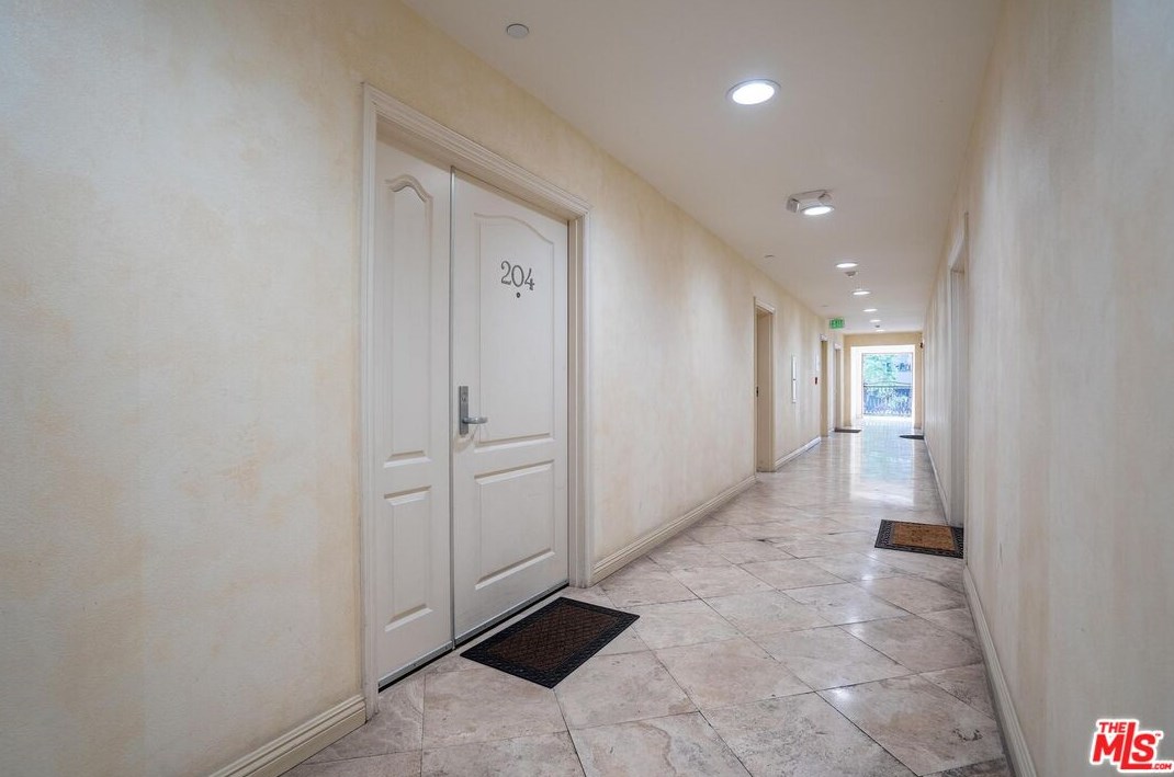 700 S Ardmore Ave #204, Los Angeles, CA 90005