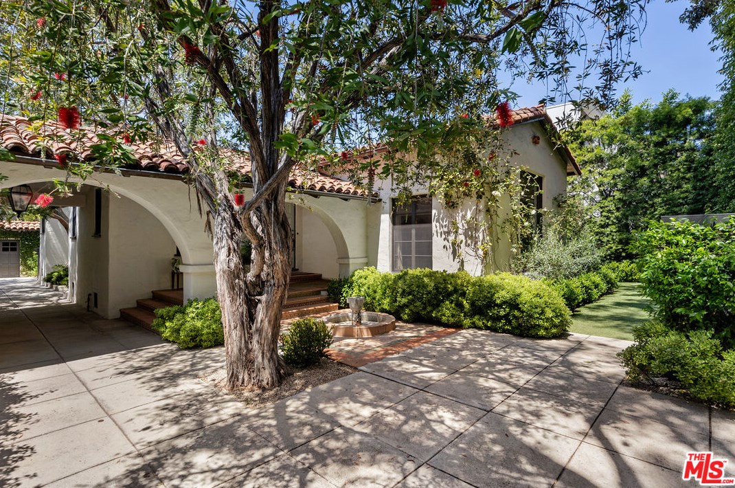 743 Orlando Ave, Los Angeles, CA 90069-5411