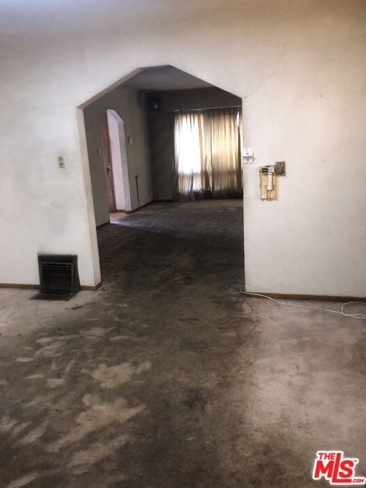 2015 85th St, Los Angeles, CA 90047-2916