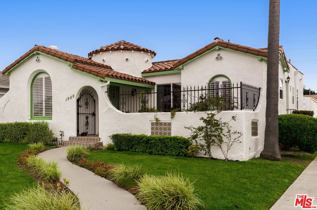 1960 79th St, Los Angeles, CA 90047-2632