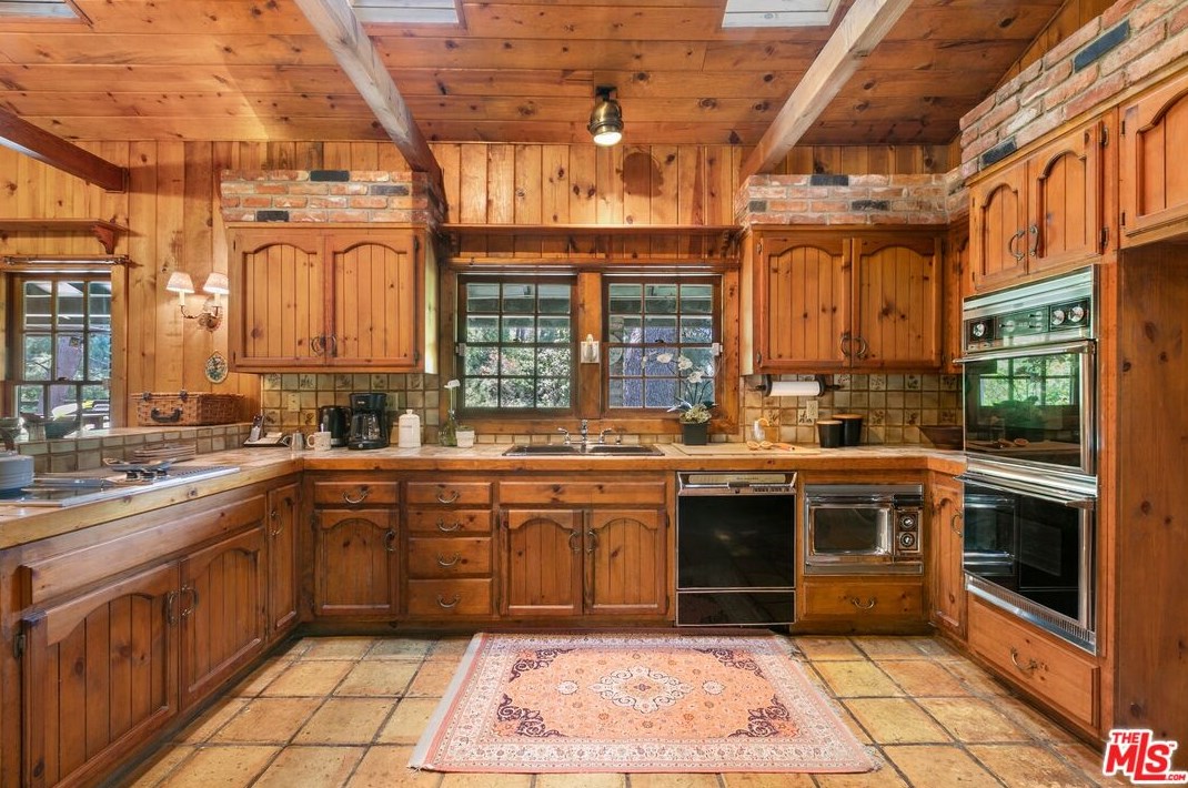 3030 Antelo View Dr, Los Angeles CA  90077-1608 exterior