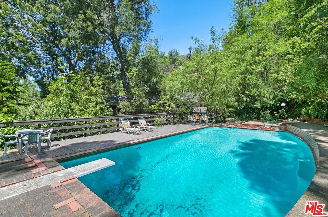 3030 Antelo View Dr, Los Angeles CA  90077-1608 exterior