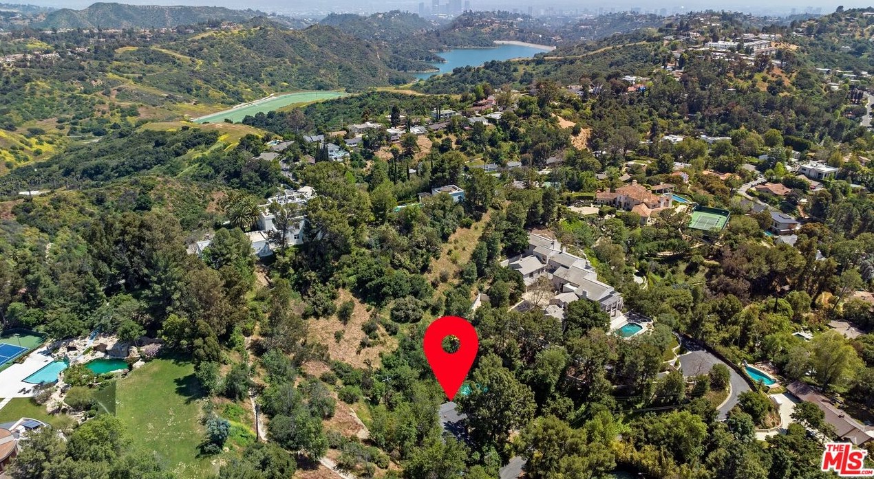 3030 Antelo View Dr, Los Angeles CA  90077-1608 exterior