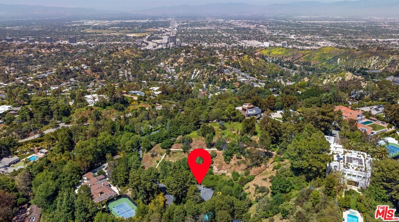 3030 Antelo View Dr, Los Angeles CA  90077-1608 exterior