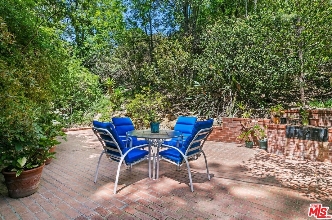 3030 Antelo View Dr, Los Angeles CA  90077-1608 exterior