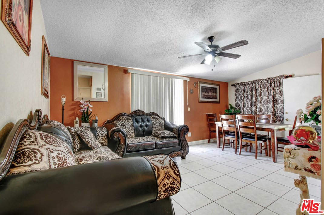 44010 Carolside Ave, Lancaster, CA 93535