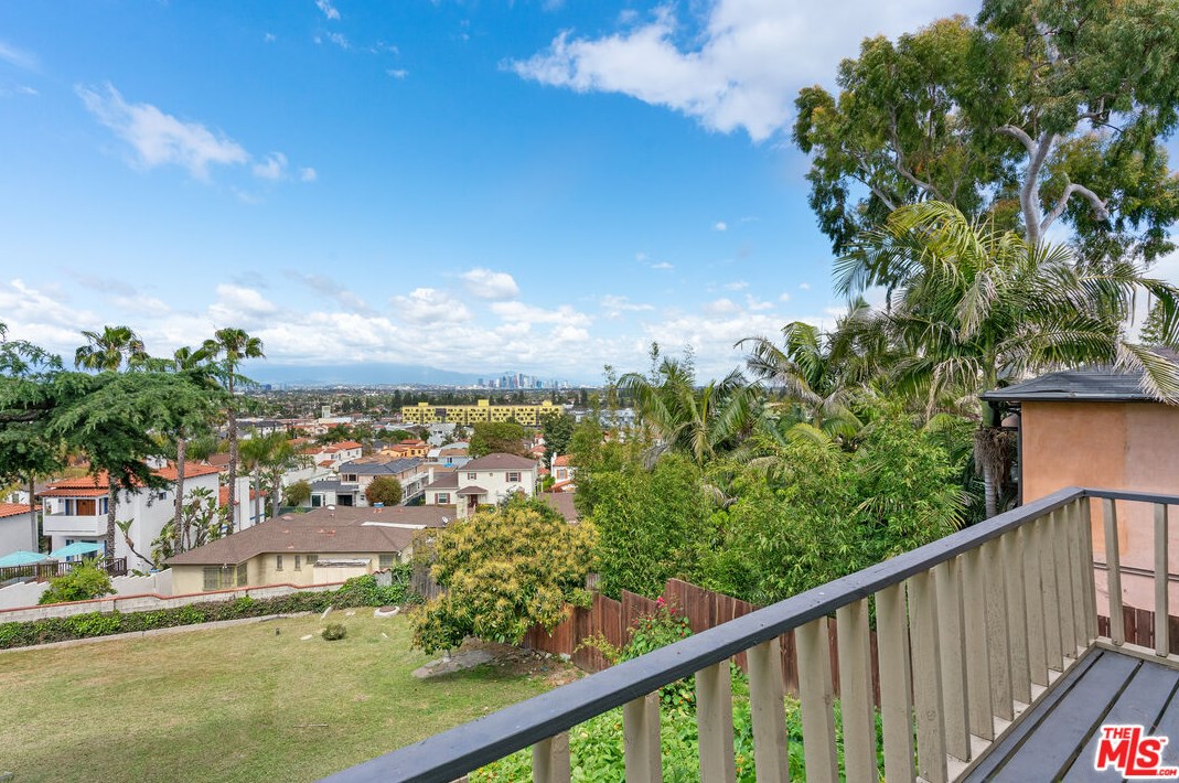 3639 Northland Dr, Los Angeles CA  90008-4419 exterior