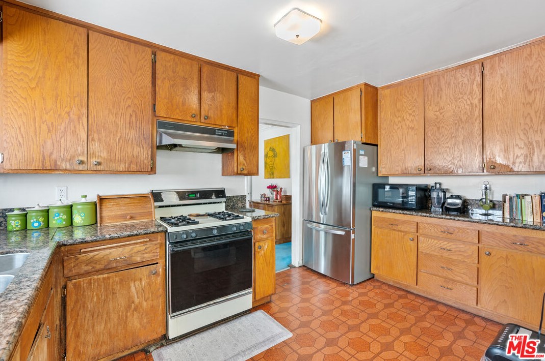 3639 Northland Dr, Los Angeles CA  90008-4419 exterior