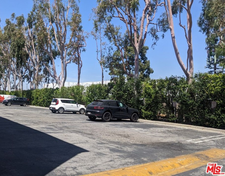 18333 Hatteras St, Los Angeles CA  91356-1632 exterior