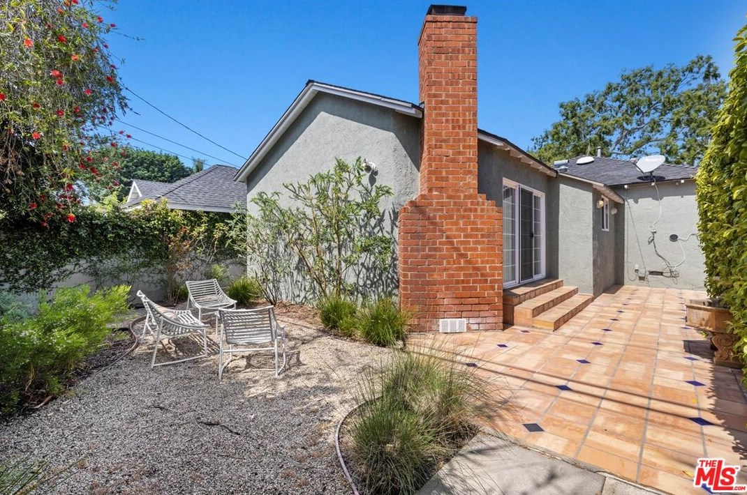 11020 Braddock Dr, Los Angeles CA  90230-4213 exterior