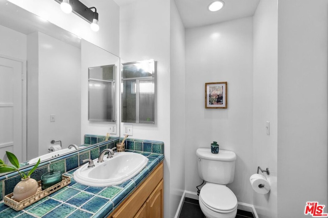 11020 Braddock Dr, Los Angeles CA  90230-4213 exterior