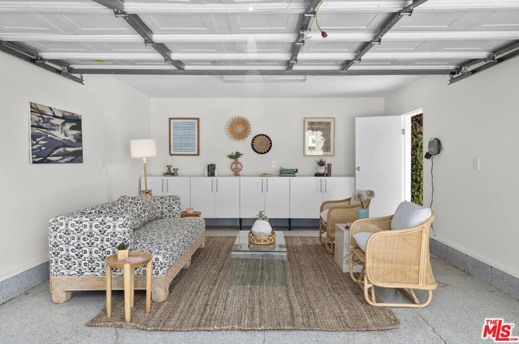 11020 Braddock Dr, Los Angeles CA  90230-4213 exterior