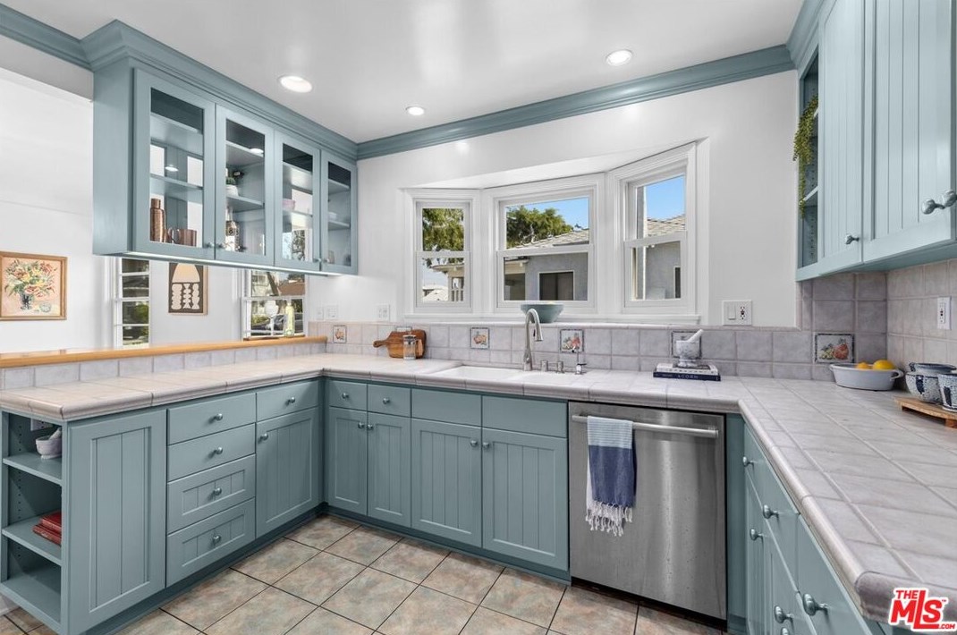 11020 Braddock Dr, Los Angeles CA  90230-4213 exterior