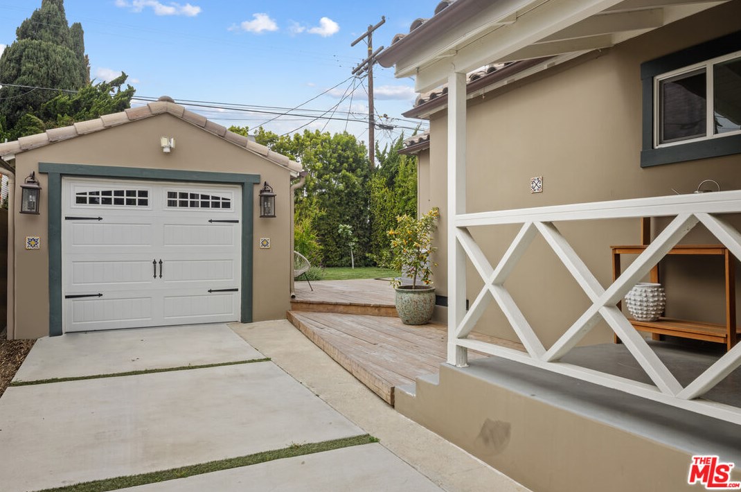 10763 Charnock Rd, Los Angeles CA  90034-6201 exterior