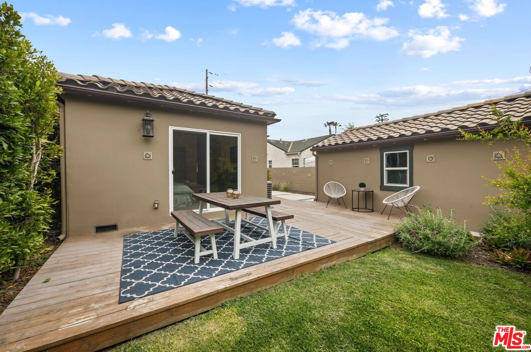 10763 Charnock Rd, Los Angeles CA  90034-6201 exterior