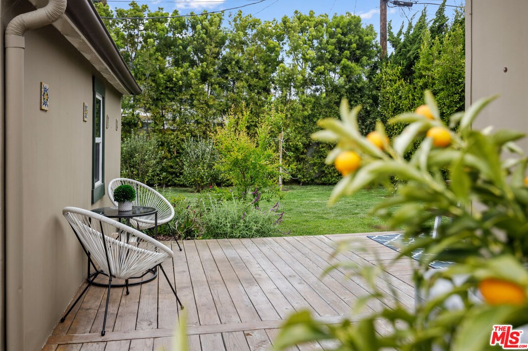 10763 Charnock Rd, Los Angeles CA  90034-6201 exterior
