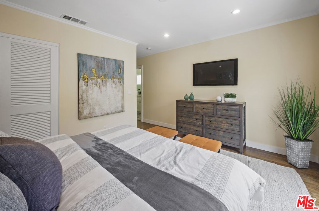 10763 Charnock Rd, Los Angeles CA  90034-6201 exterior