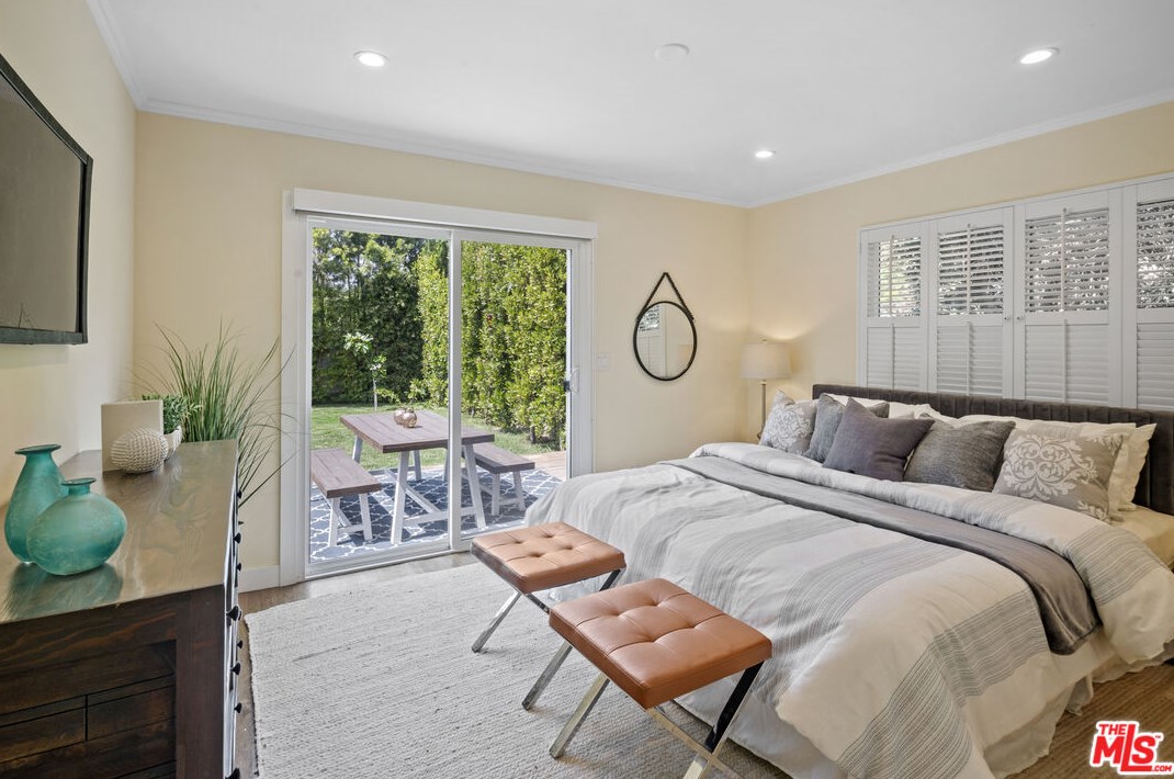 10763 Charnock Rd, Los Angeles CA  90034-6201 exterior