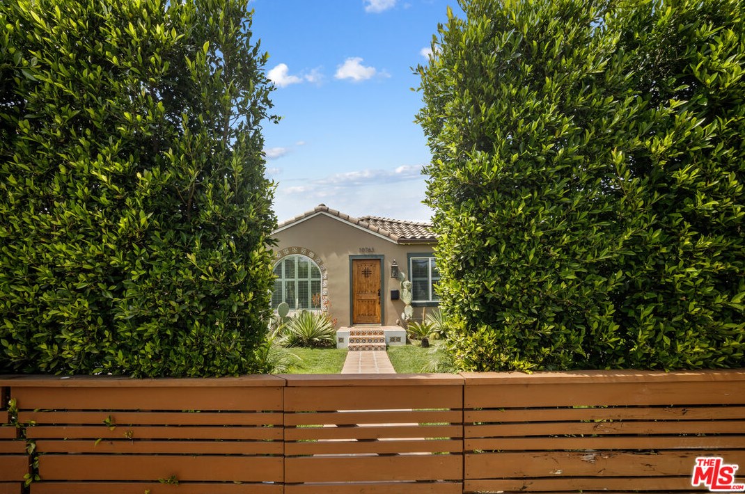 10763 Charnock Rd, Los Angeles CA  90034-6201 exterior