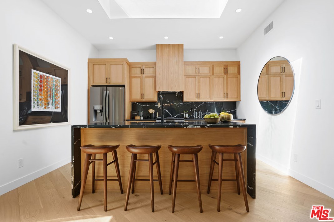 1535 Ellsmere Ave, Los Angeles CA  90019-3825 exterior