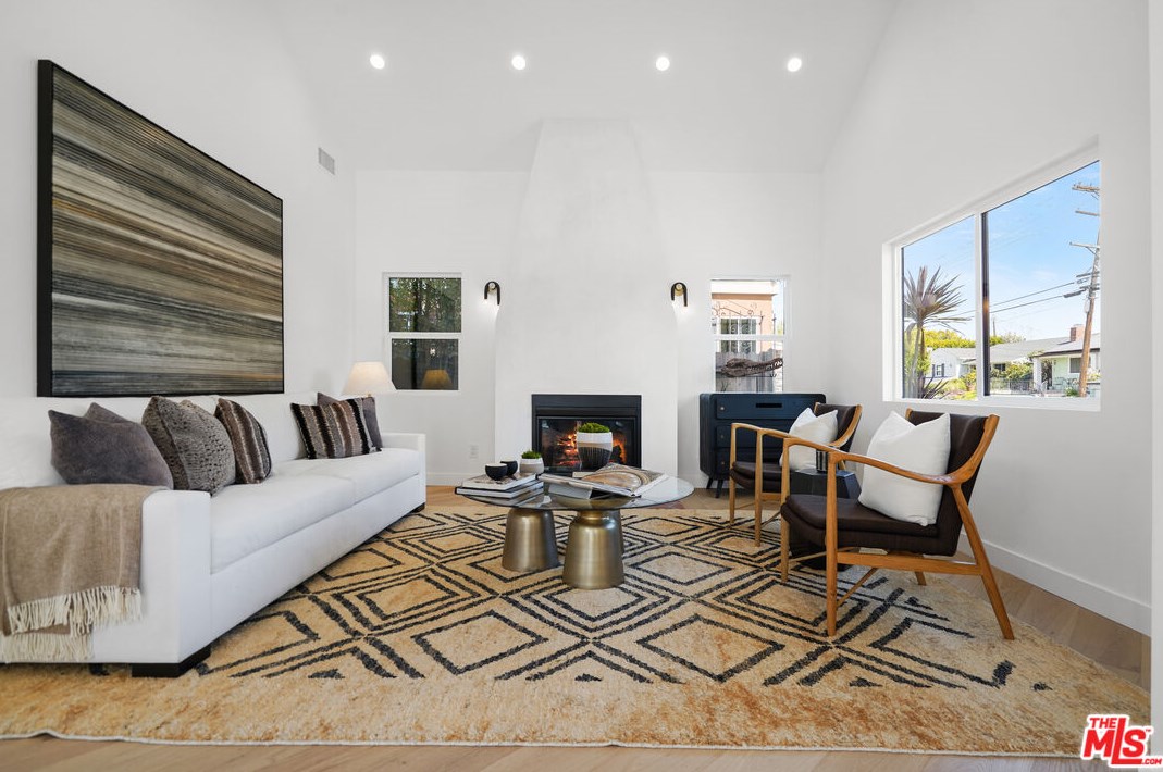 1535 Ellsmere Ave, Los Angeles CA  90019-3825 exterior