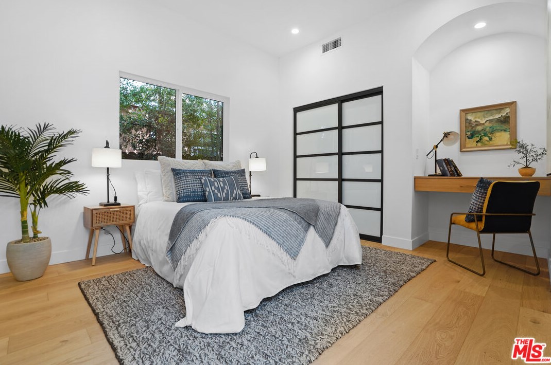 1535 Ellsmere Ave, Los Angeles CA  90019-3825 exterior