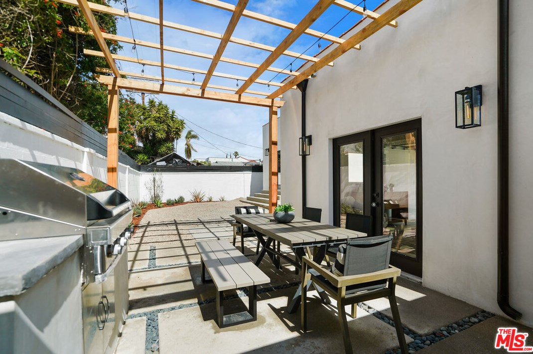 1535 Ellsmere Ave, Los Angeles CA  90019-3825 exterior