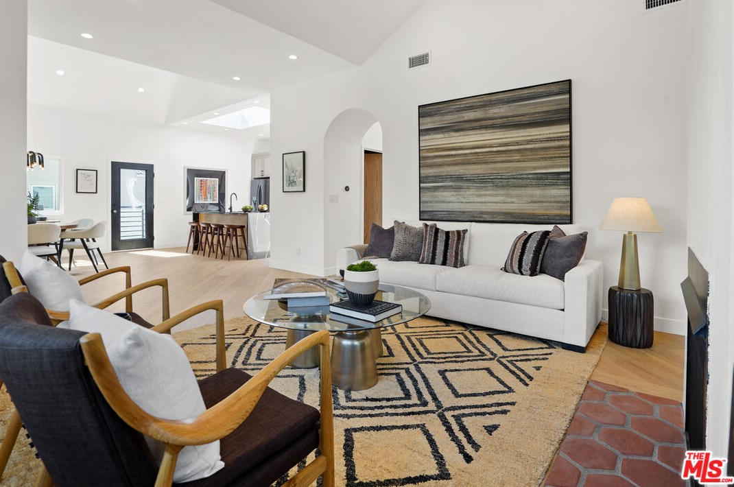 1535 Ellsmere Ave, Los Angeles CA  90019-3825 exterior