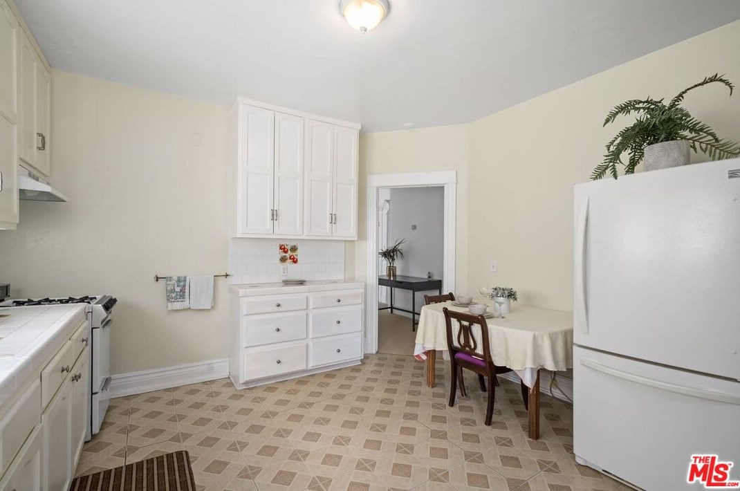 916 20th St, Los Angeles CA  90011-1106 exterior