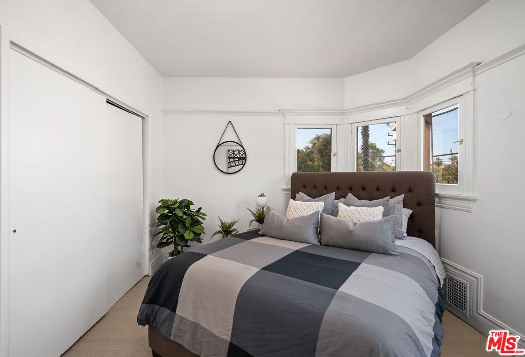 916 20th St, Los Angeles CA  90011-1106 exterior