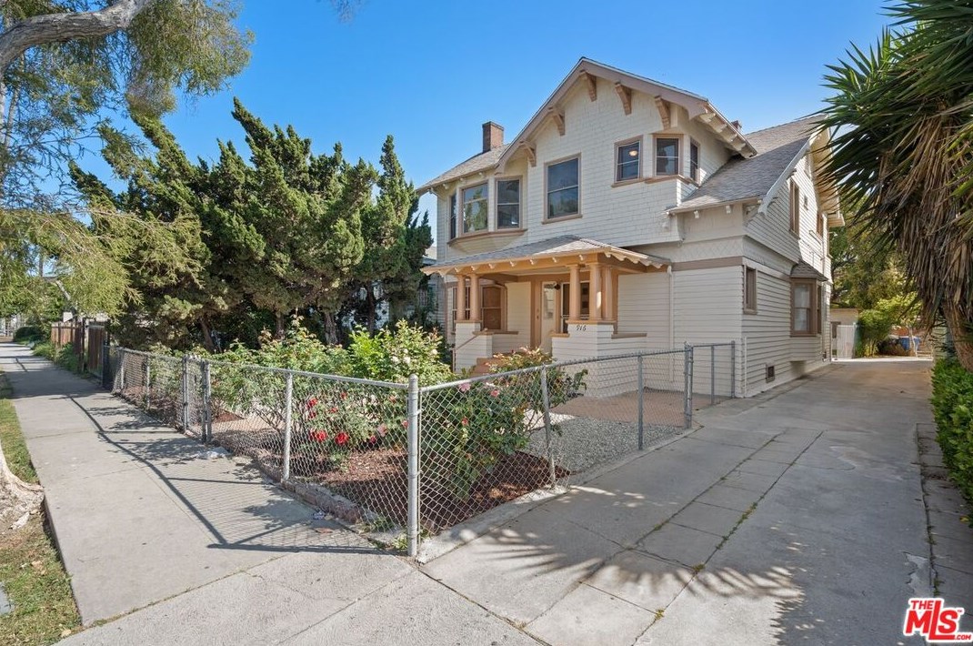 916 20th St, Los Angeles CA  90011-1106 exterior