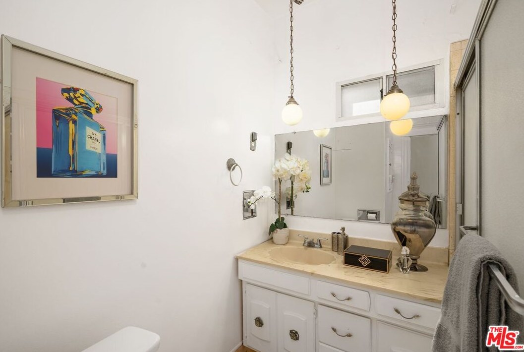 916 20th St, Los Angeles CA  90011-1106 exterior