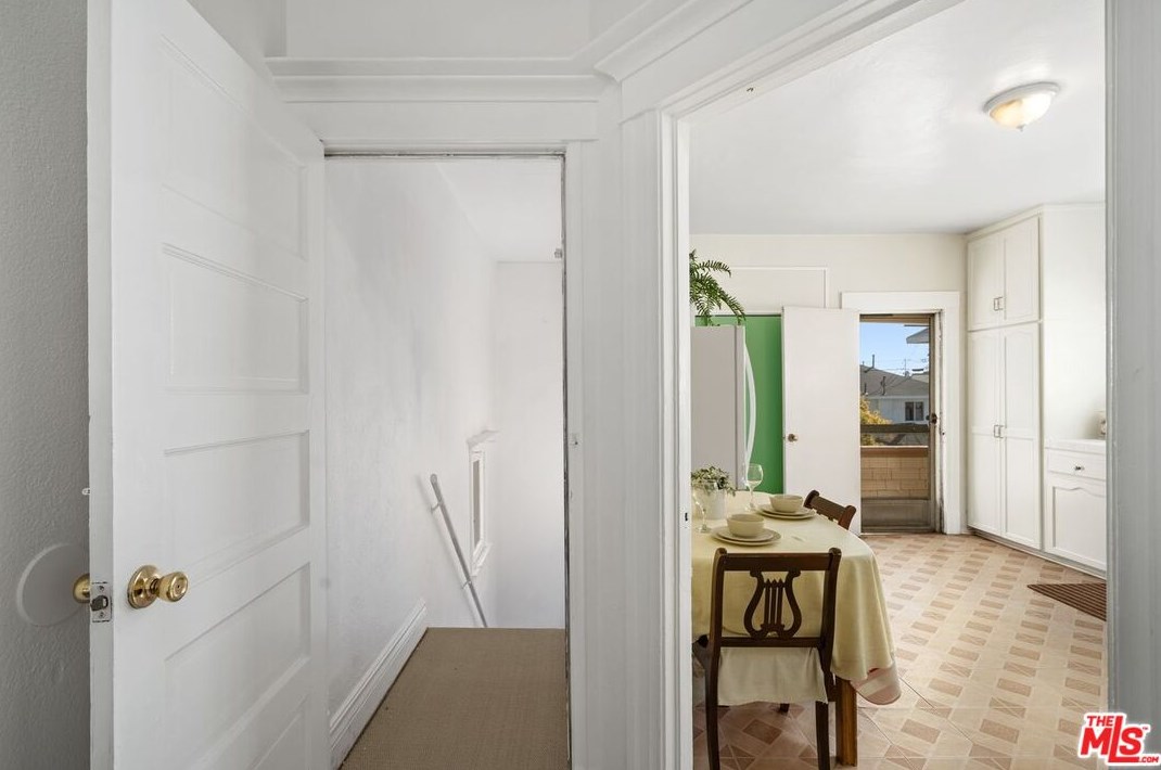 916 20th St, Los Angeles CA  90011-1106 exterior