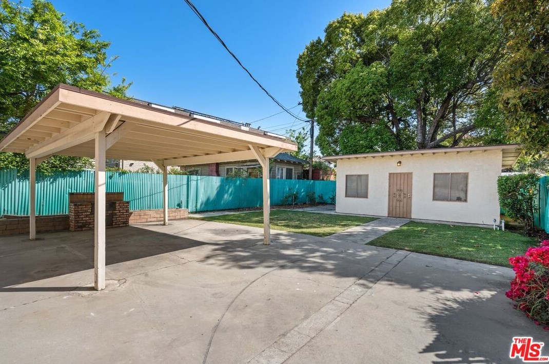 916 20th St, Los Angeles CA  90011-1106 exterior