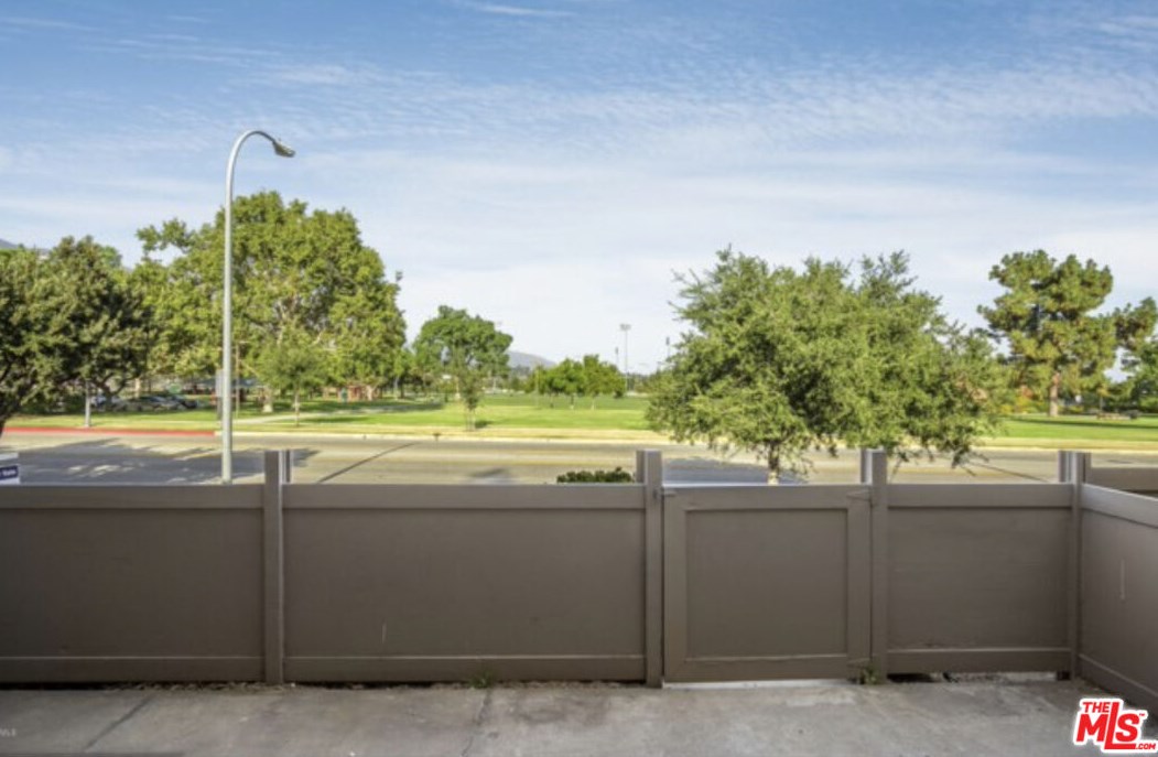 807 Altadena Dr, Pasadena CA  91107-1850 exterior