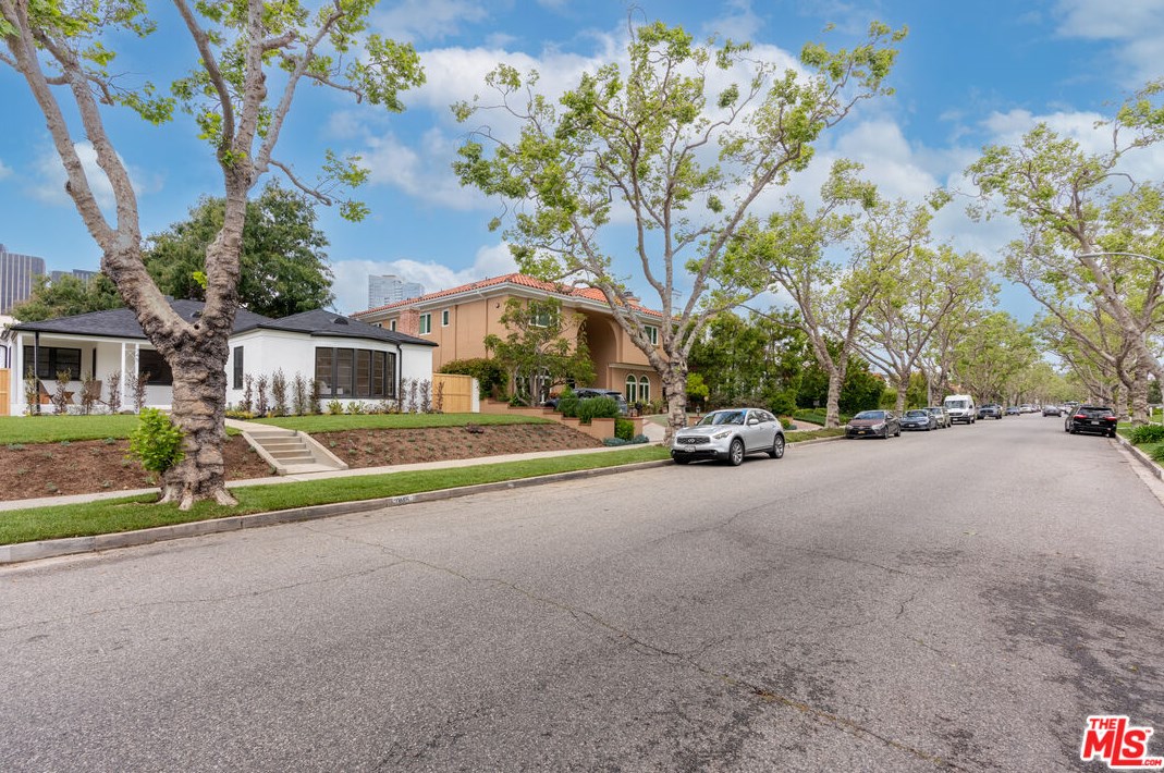 345 Linden Dr, Beverly Hills, CA 90212-3706