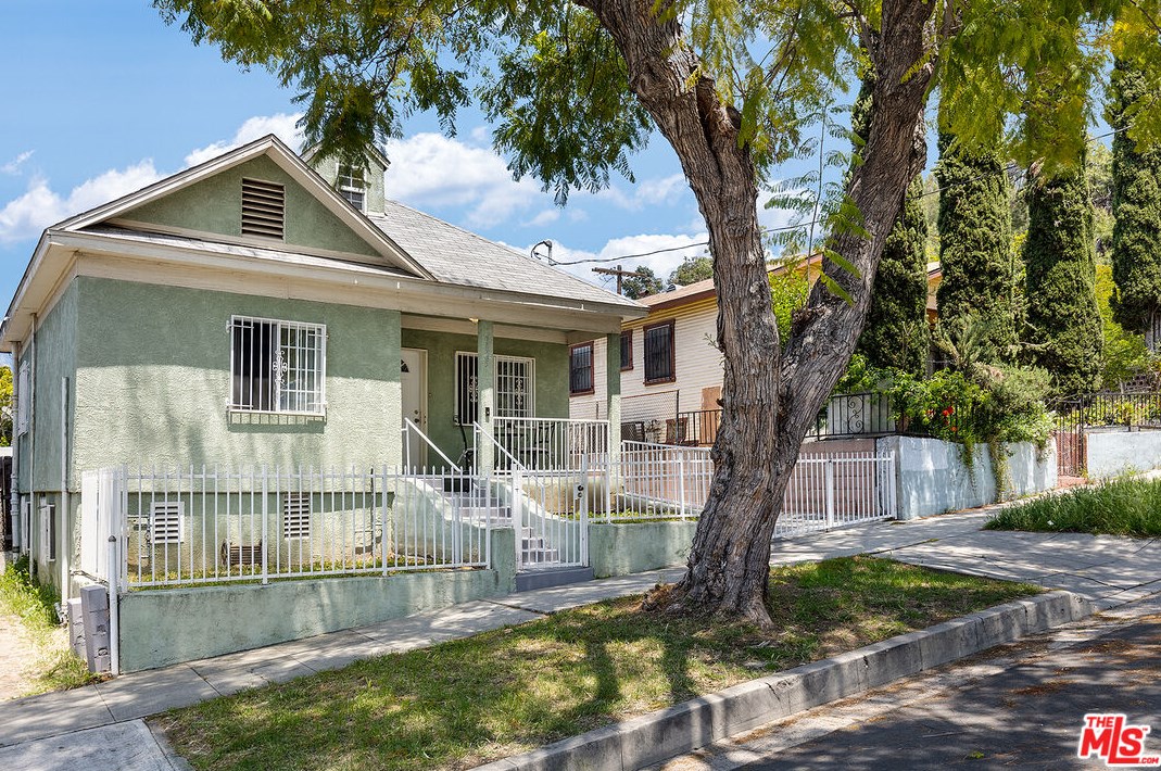 3625 Pomona St, Los Angeles, CA 90031-2438