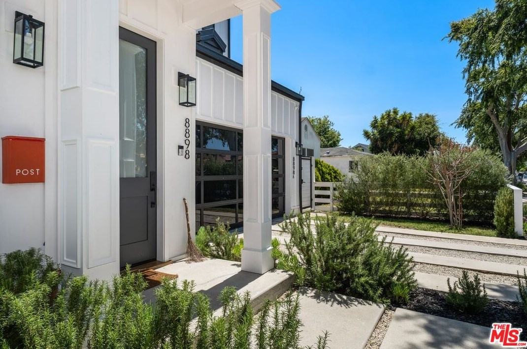 8898 Hubbard St, Los Angeles CA  90232-2402 exterior