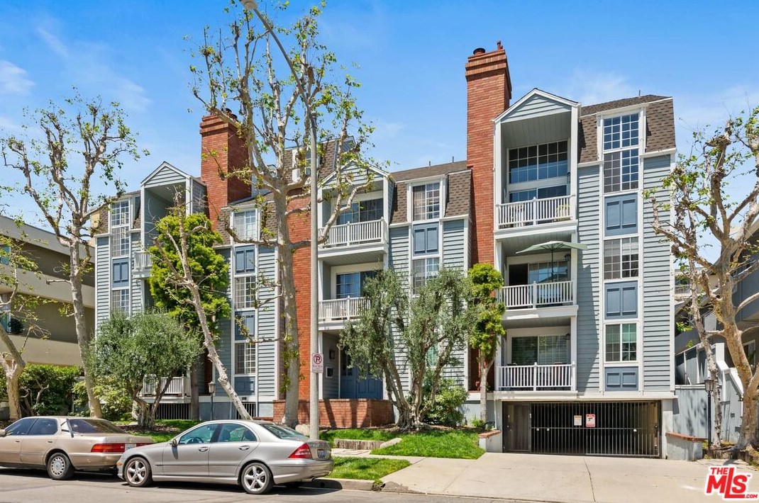 11667 Gorham Ave, Los Angeles CA  90049-4774 exterior