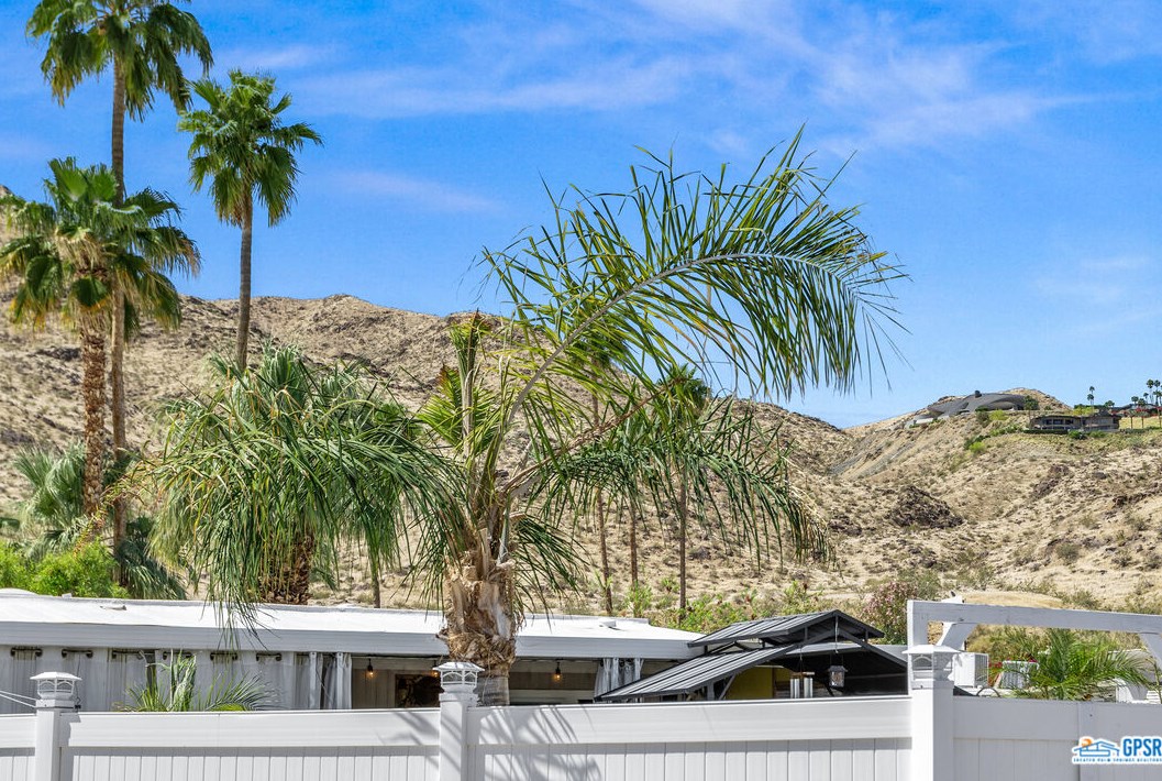 2 Carmel Dr, Palm Springs, CA 92264