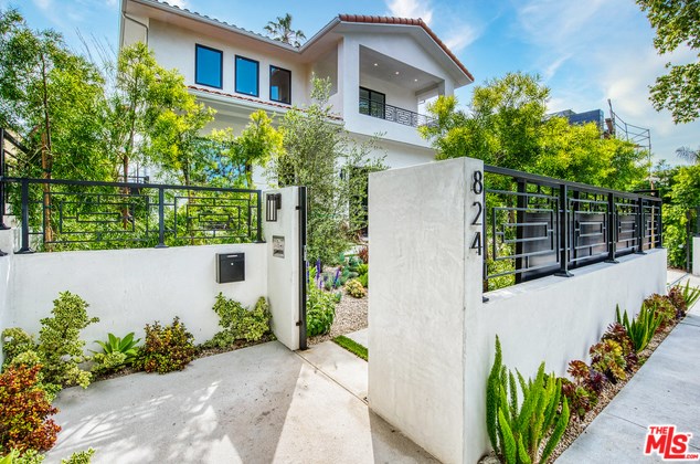 824 Sycamore Ave, Los Angeles CA  90038-4909 exterior
